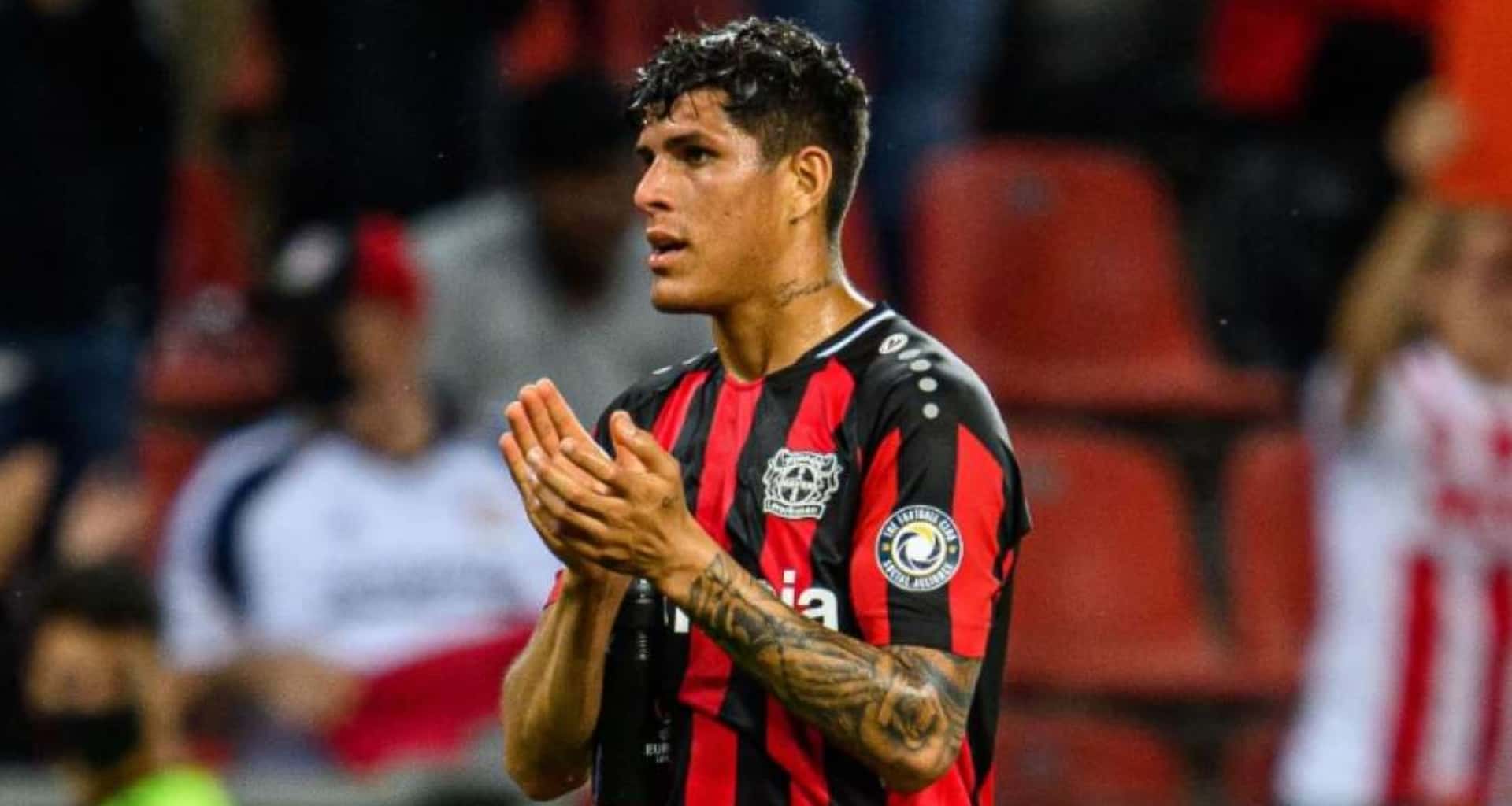 Ante la gran demanda de equipos de Europa, se supo cuando pondría a la venta el Bayer Leverkusen a Piero Hincapié