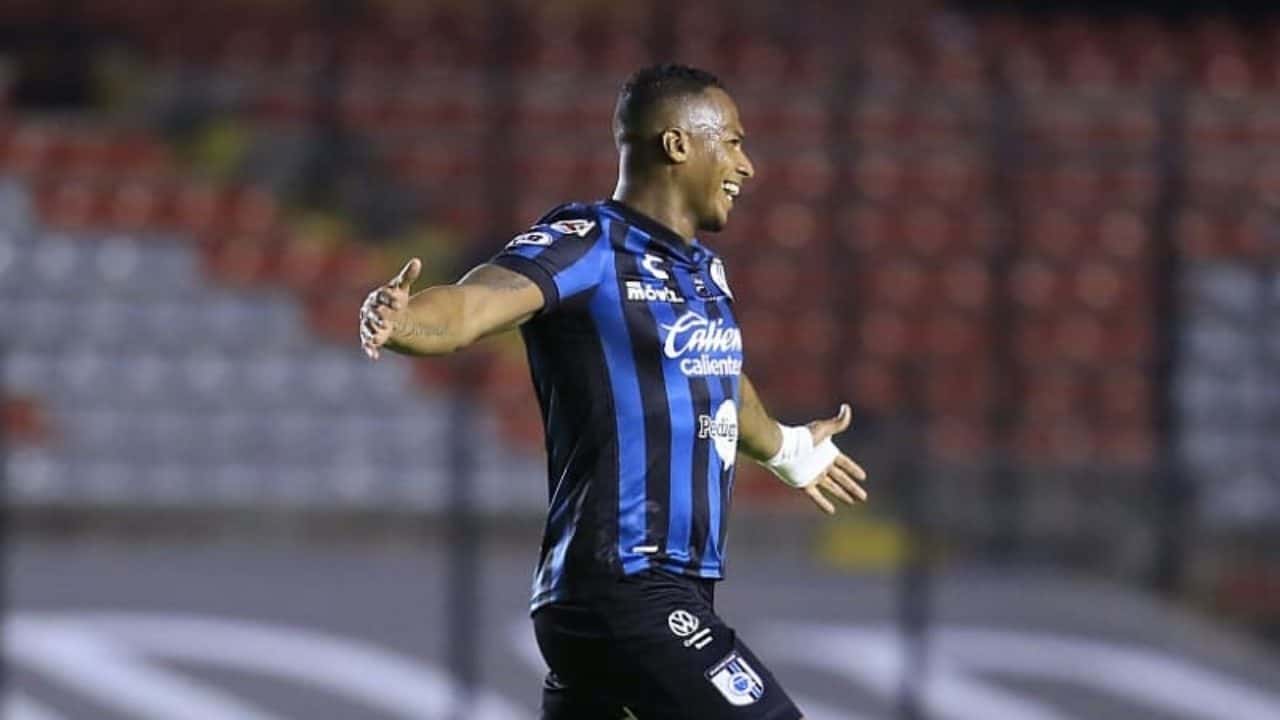 Antonio Valencia terminó su contrato con Gallos Blancos de Querétaro y aunque podía haber la oportunidad para que regrese a Ecuador, hay una razón por la que se complica su llegada