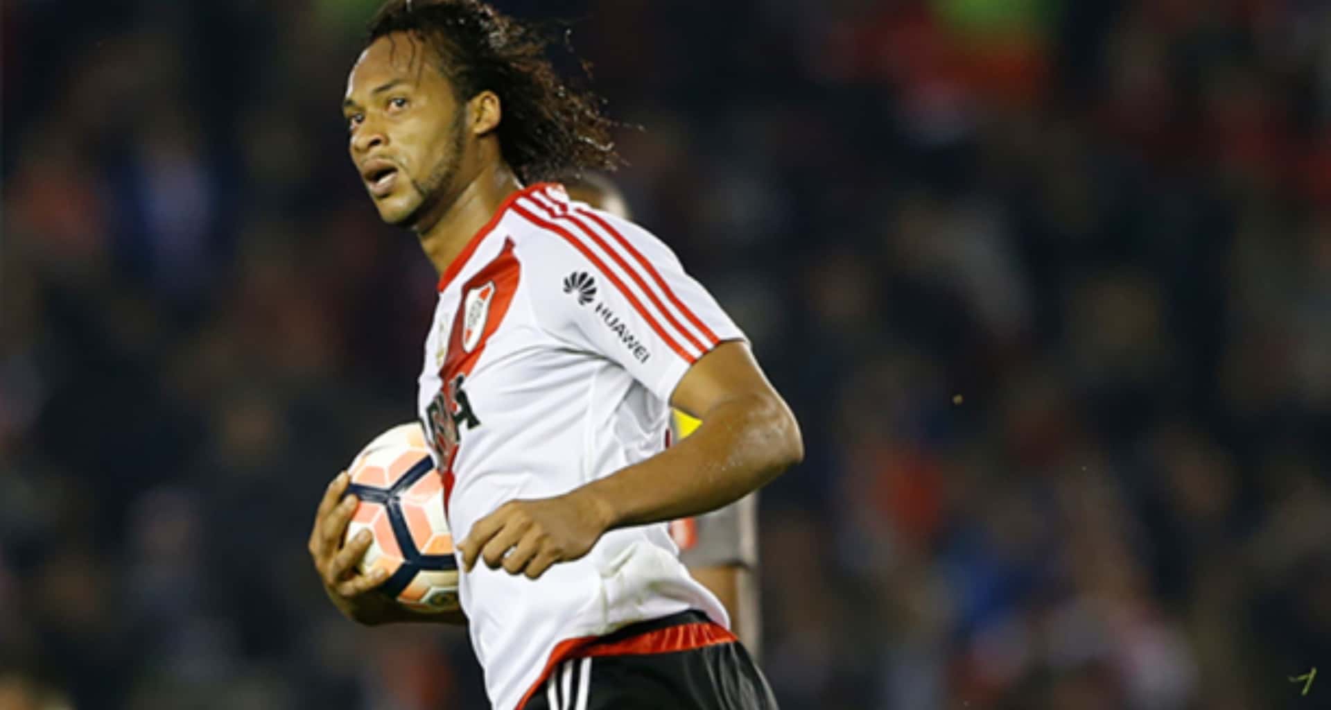 Arturo Mina no tiene el mismo mercado de temporadas anteriores y solamente lo quiere un club modesto