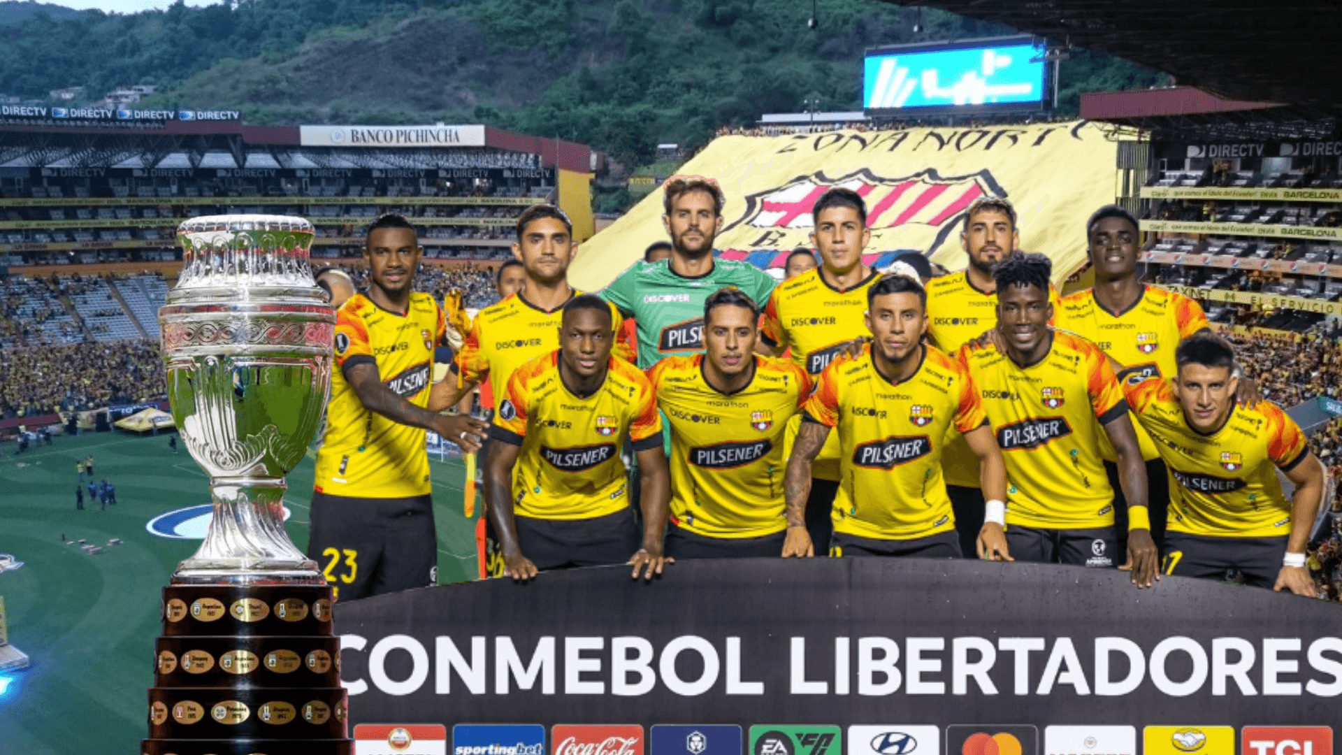Barcelona SC 11 titular y trofeo Copa América. Foto tomada de: Barcelona SC