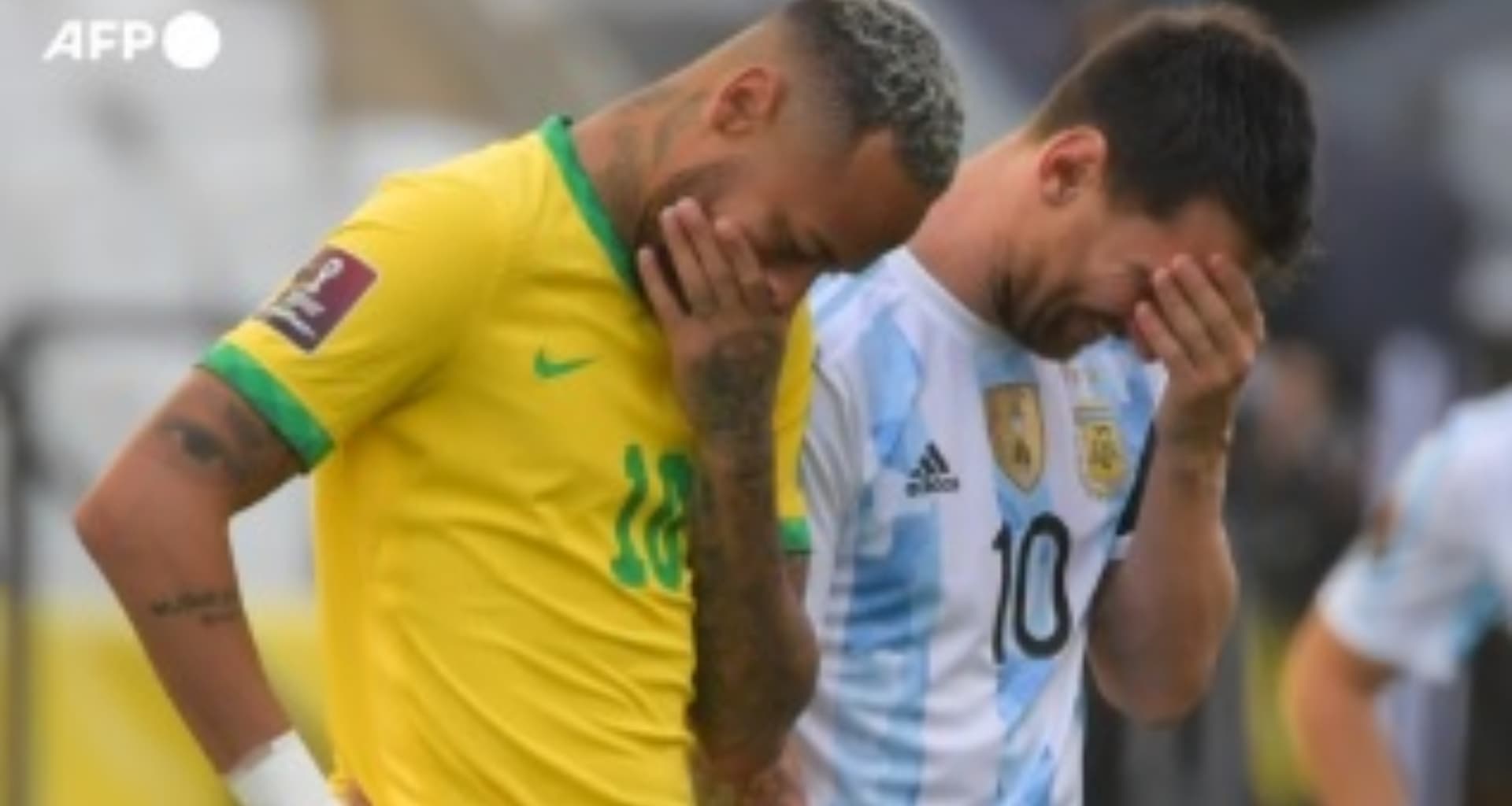 Brasil y Argentina no se pudo jugar porque autoridades entraron a la cancha para evitar que cuatro jugadores sigan actuando pues no habrían cumplido cuarentena al llegar de Inglaterra