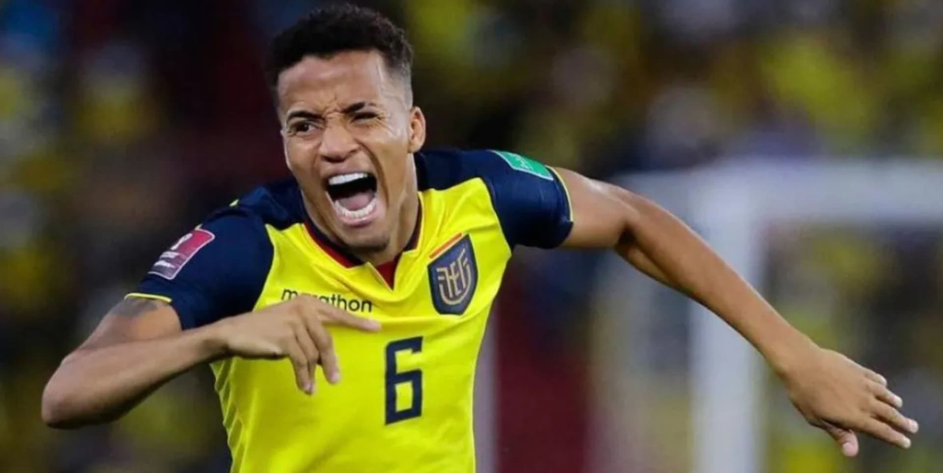Byron Castillo salió lesionado luego de una barrida criminal de un jugador de Irak