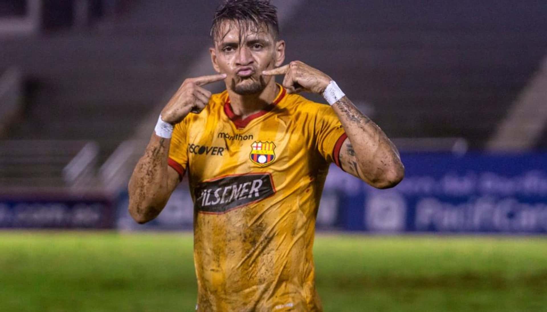 Carlos Garcés es nuevo jugador del 9 de Octubre y subió una foto para los barcelonistas