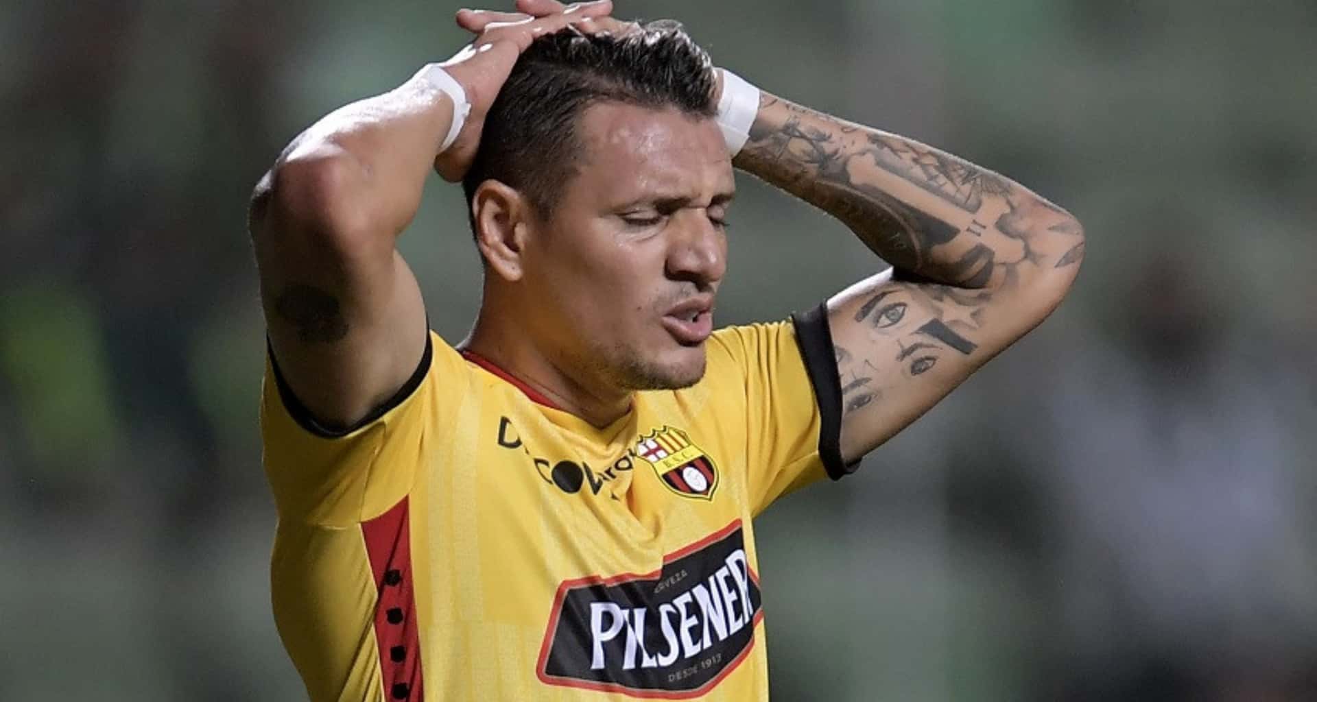 Carlos Garcés está con la pólvora mojada en Barcelona SC pero en lugar de concentrarse y mejorar mira lo que hace en sus ratos libres