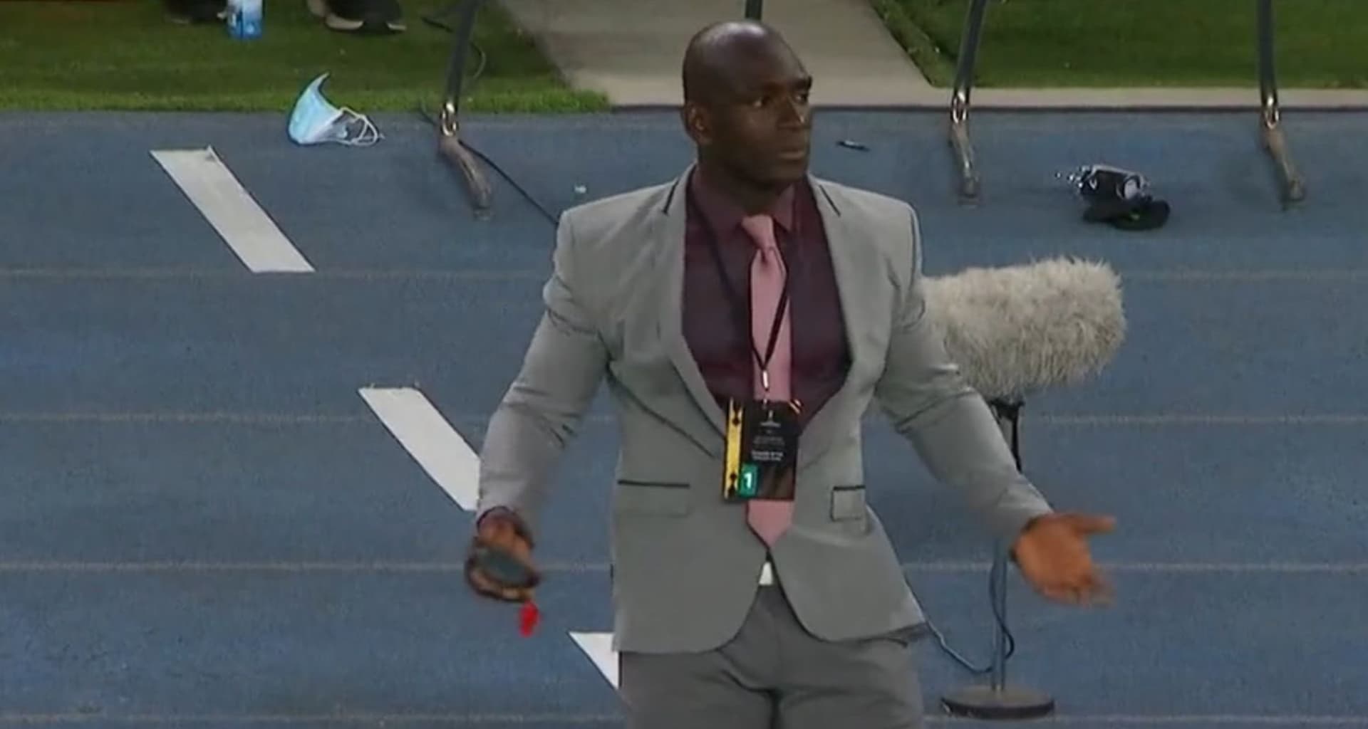 Castillo fue tendencia en las redes sociales por el atuendo que utilizó contra Universitario