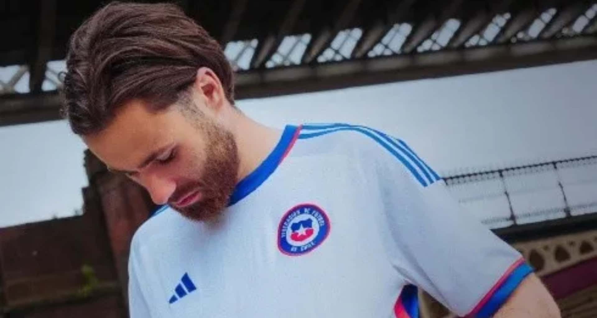 Chile quiso quitarle el puesto a Ecuador en el Mundial de Qatar pero no lo consiguió, pese a ello sacaron una nueva camiseta
