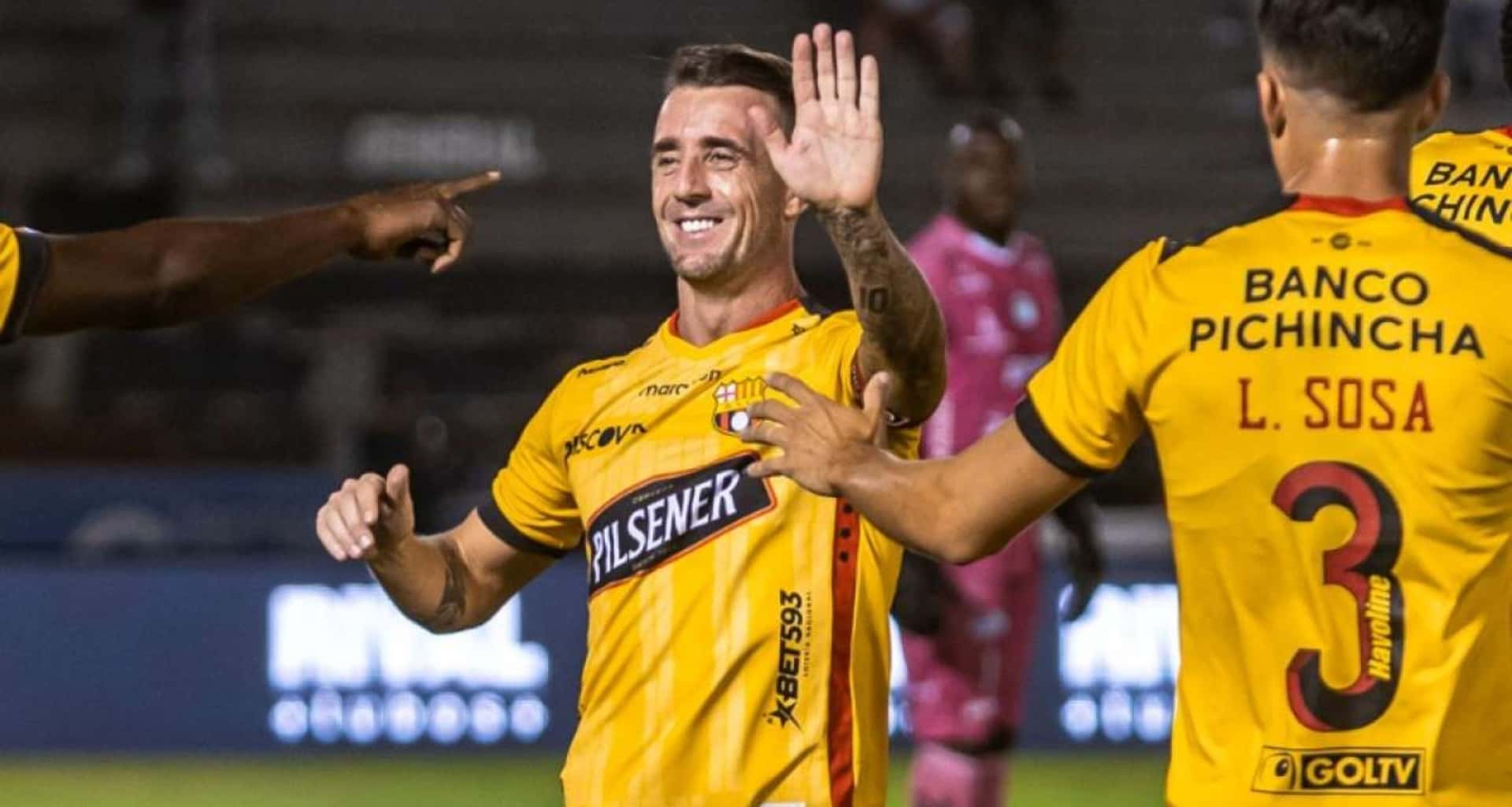 Damián Díaz se molestó al salir en el partido contra Cerro Porteño
