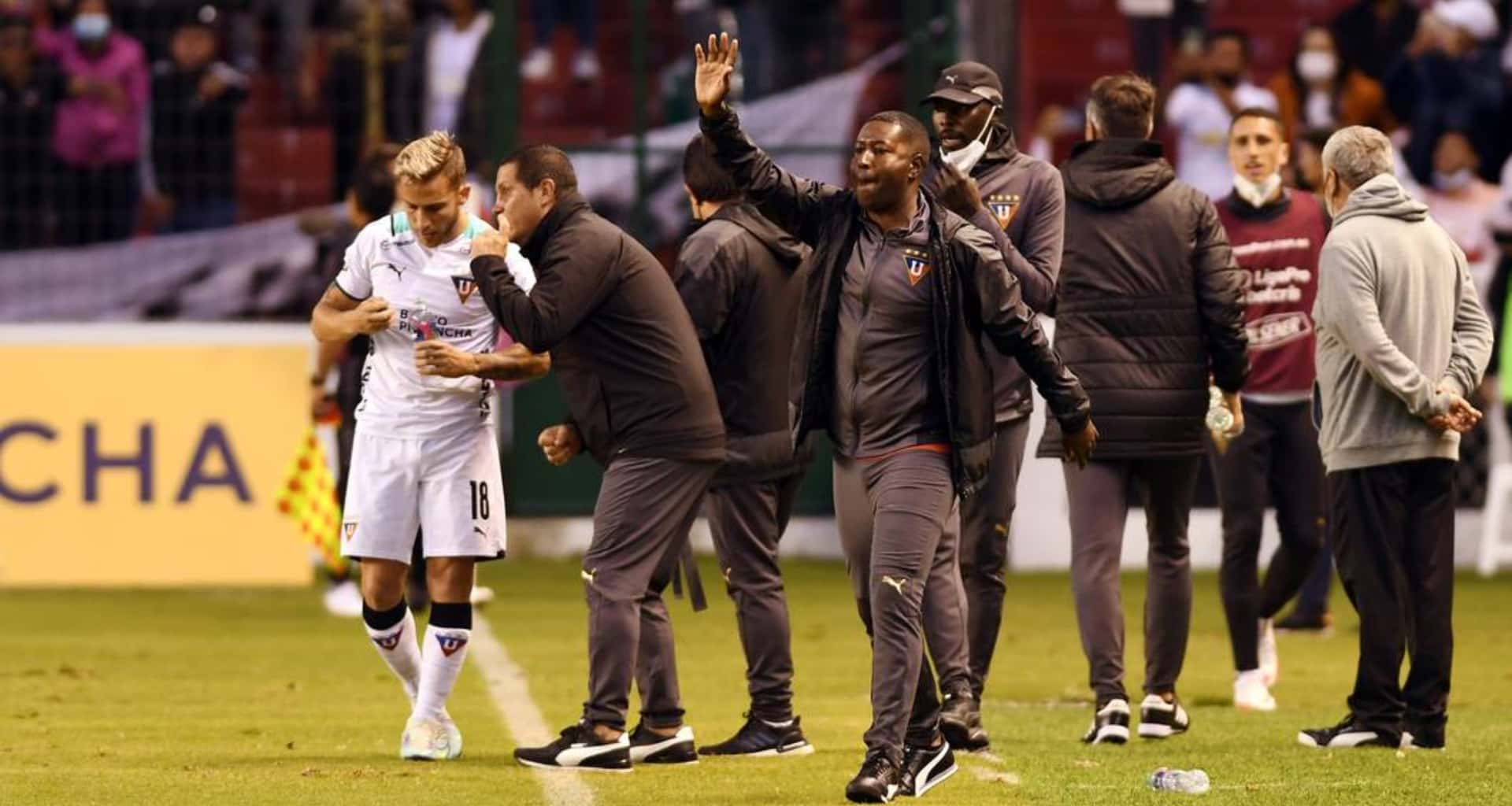 Édison Méndez sufrió su primera derrota en LDU y no pudo alcanzar a Barcelona SC. Orense metió un baile