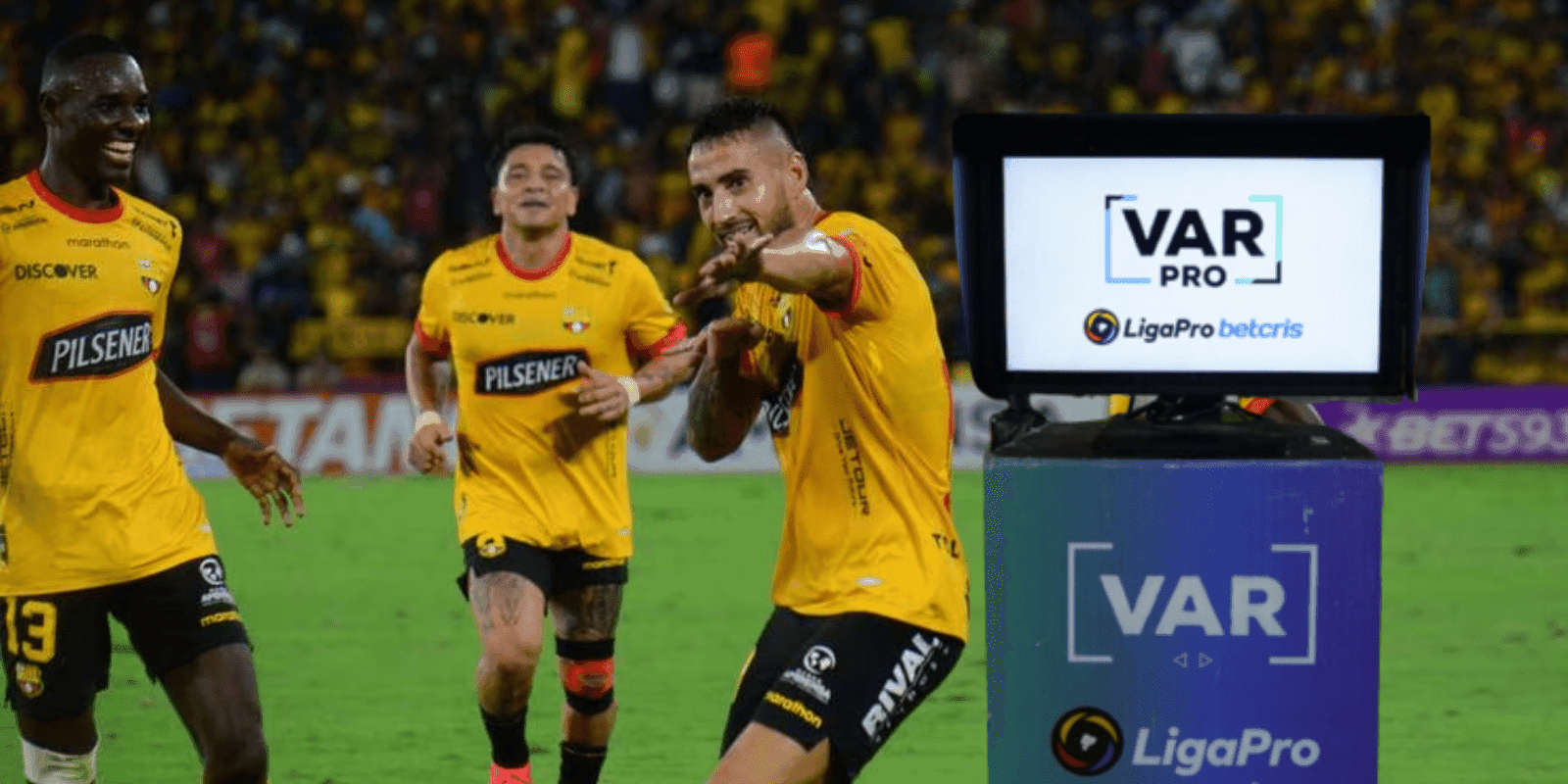 El árbitro tomó la decisión de no pitar