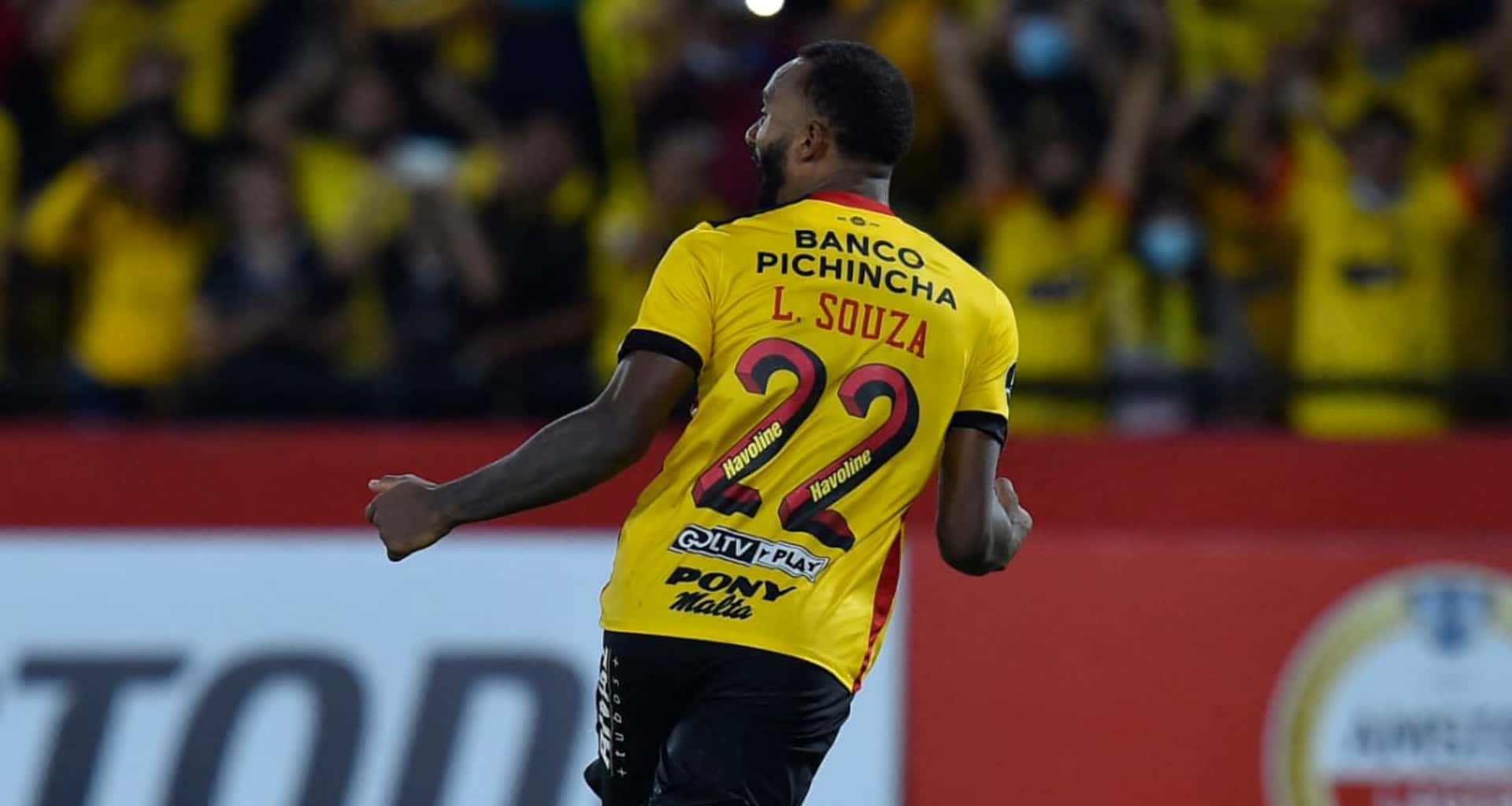 El brasileño se acercó a un jugador del Montevideo City y sorpendió lo que hizo