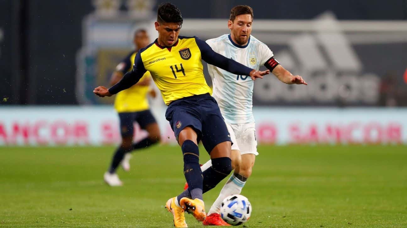 El defensa central es titular indiscutible para Gustavo Alfaro