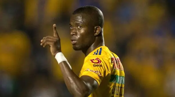 El delantero ecuatoriano podría cambiar de equipo y también habría un cambio sustancial en su salario