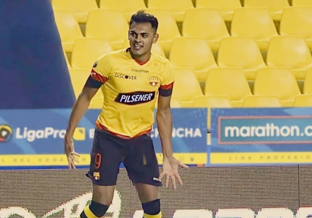 El delantero paraguayo no renovó con Barcelona SC