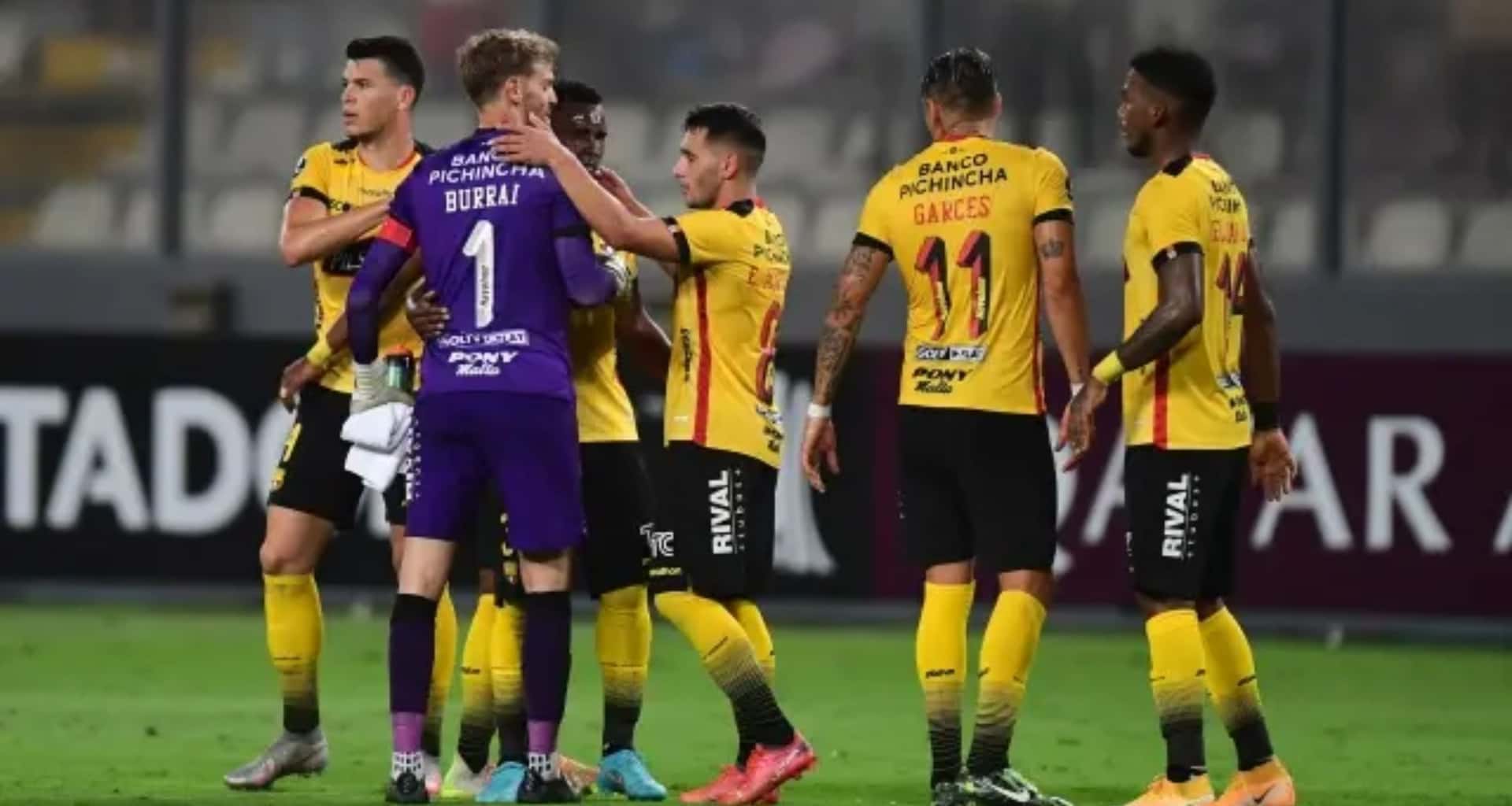 El delantero tuvo muchas oportunidades sin embargo no le hacía ni goles al arcoíris y se fue sin pena ni gloria