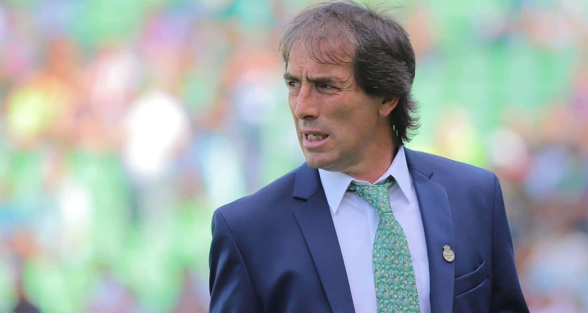 El director técnico se ofreció para dirigir a un seleccionado en particular