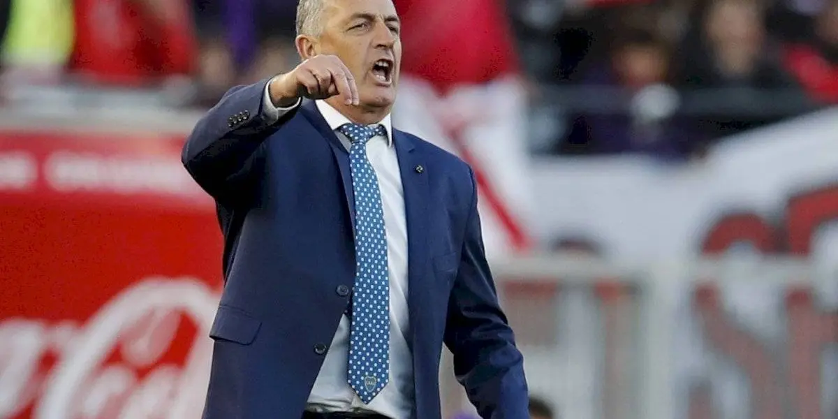 El entrenador argentino no deja de trabajar en la selección ecuatoriana de fútbol