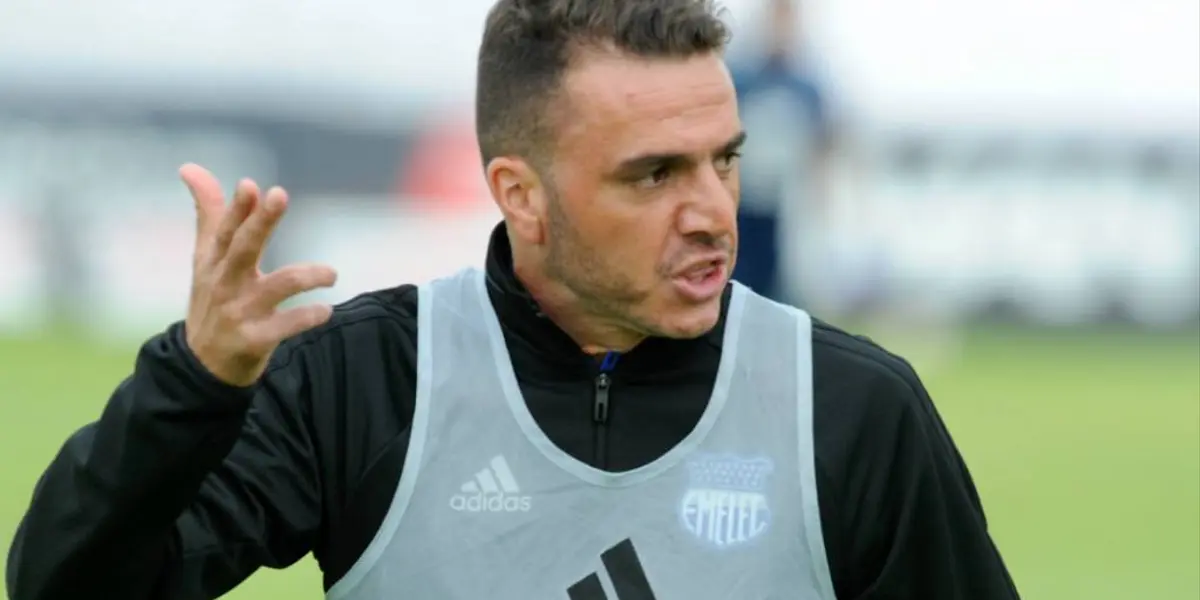 El entrenador argentino lanzó una dura crítica sobre la tienda azul