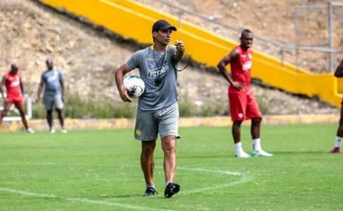 El entrenador argentino va por el triunfo en el estadio Rodrigo Paz Delgado