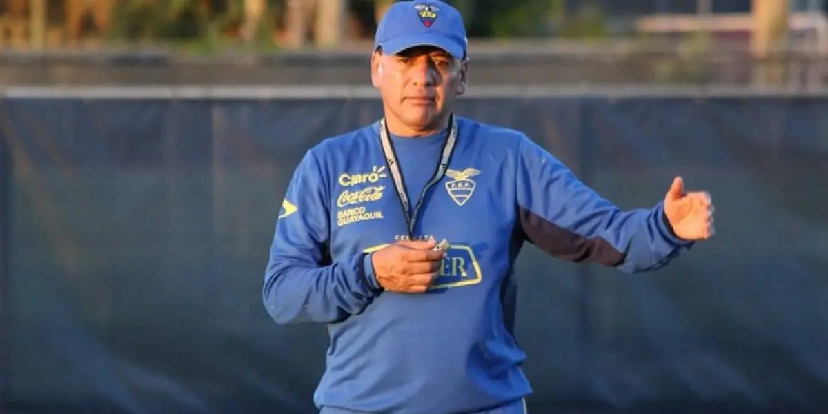 El entrenador ecuatoriano estuvo a punto de clasificar al Mundial de Sudáfrica 2010, y de ahí su carrera fue en descenso