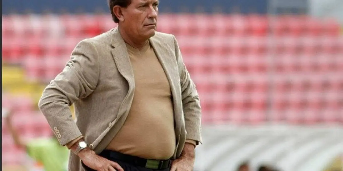 El entrenador ecuatoriano tiene dos ofertas del fútbol internacional