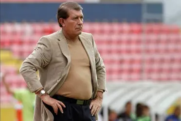 El entrenador ecuatoriano tiene dos ofertas del fútbol internacional