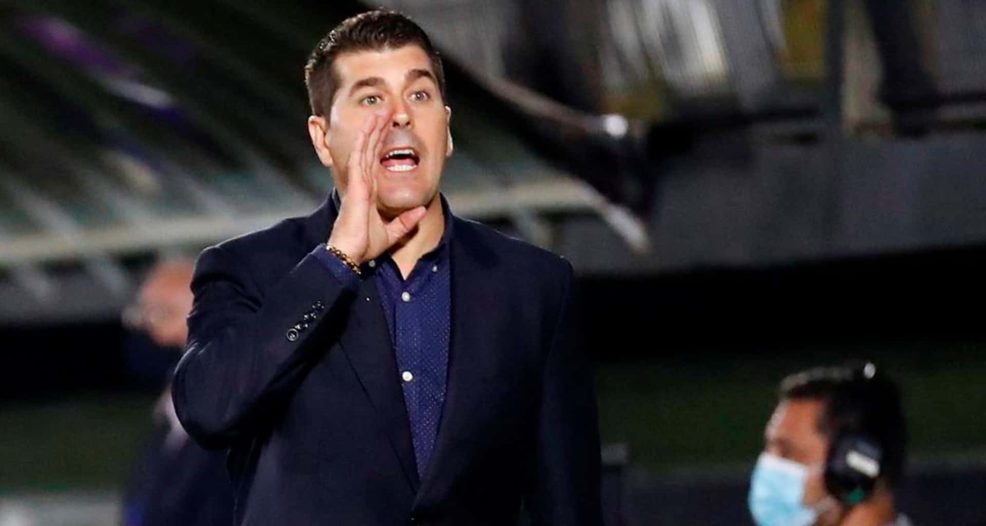 El entrenador no ha firmado su termino de contrato con Emelec, pero ahora puede cambiar de opinión porque este club campeón en América lo quiere