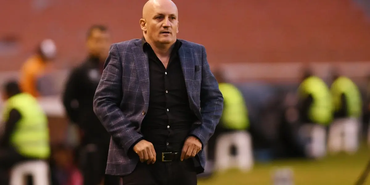 El entrenador de Liga de Quito falló en su formación defensiva