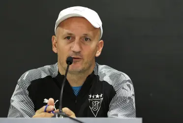 El entrenador uruguayo va por un nuevo título con Liga de Quito