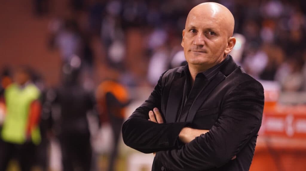El entrenador uruguayo va por una temporada más con Liga de Quito