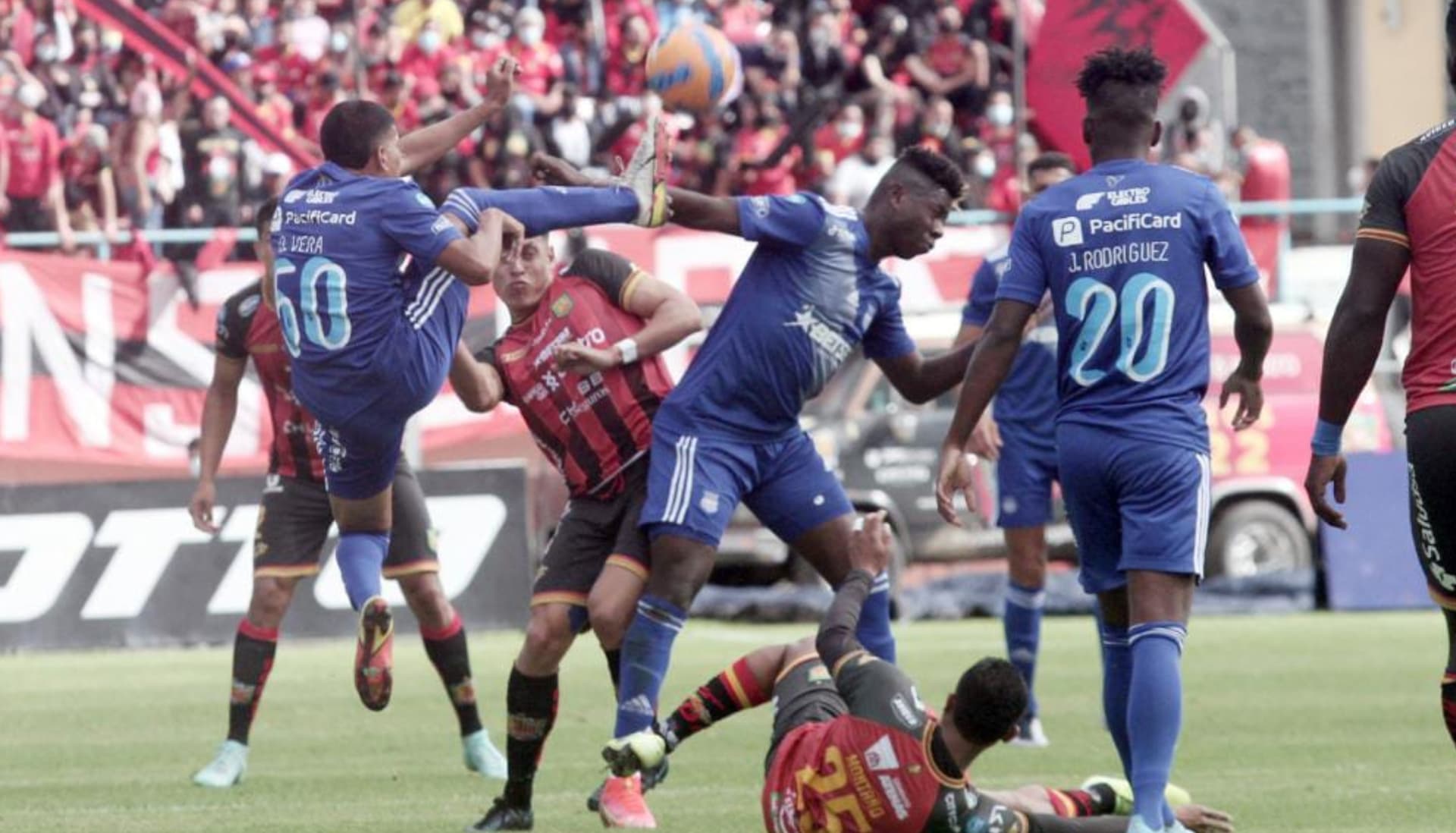 El equipo eléctrico volvió a jugar un partido para el olvido y se aleja de los líderes