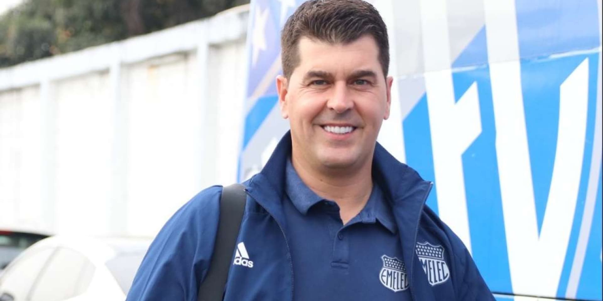 El estratega español tiene claro que no continuará en Emelec y hay dos opciones donde puede continuar su carrera