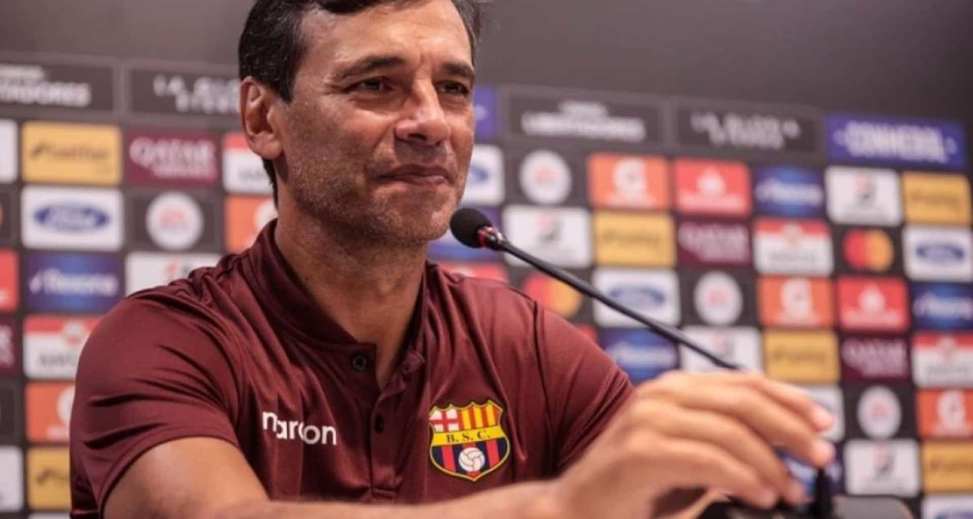 El estratega Fabián Bustos dejó en evidencia que sus jugadores no le hacen caso