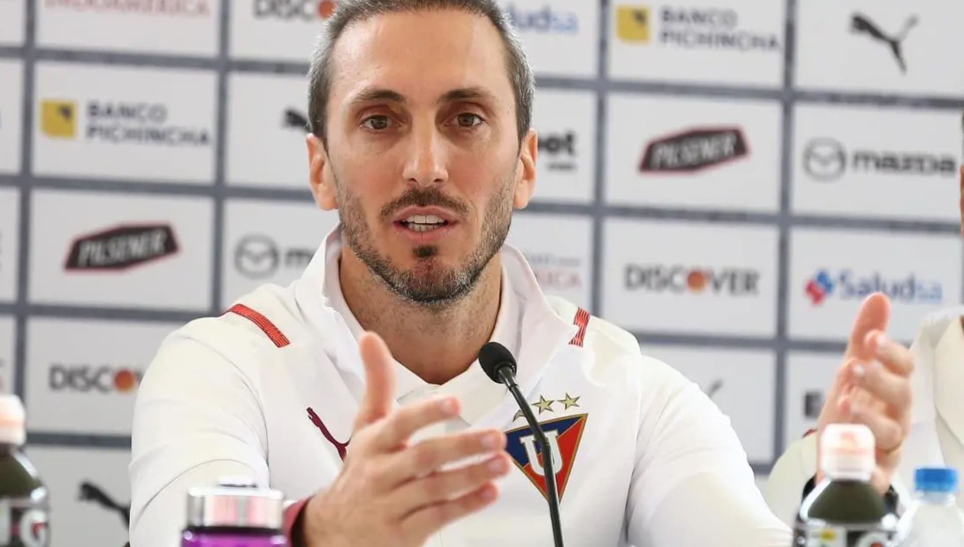 El estratega de Liga de Quito semanas atrás se quejó del VAR y fue protagonista en el partido frente a Emelec