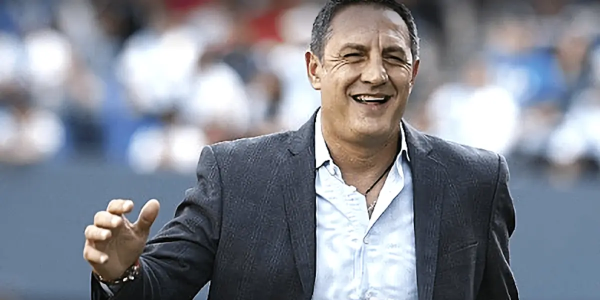 El estratega de Liga de Quito no tienen identidad de juego y culpó al terreno de juego