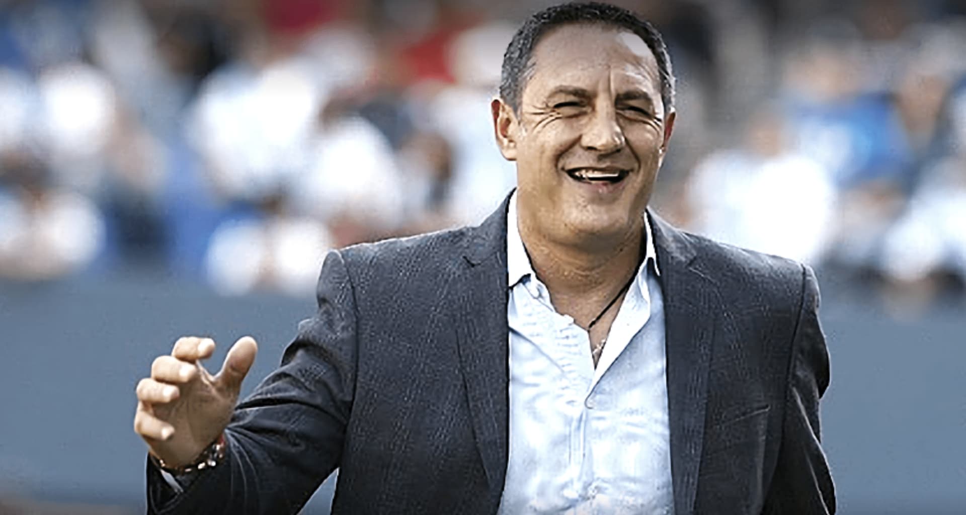 El estratega de Liga de Quito no tienen identidad de juego y culpó al terreno de juego
