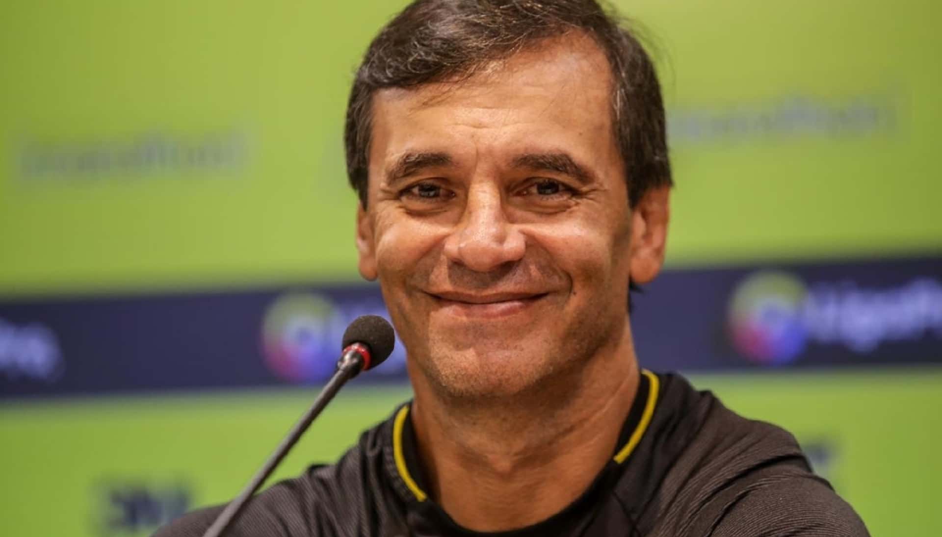 El estratega no vivió una buena jornada en Brasil, y como era costumbre se excedió en los reclamos