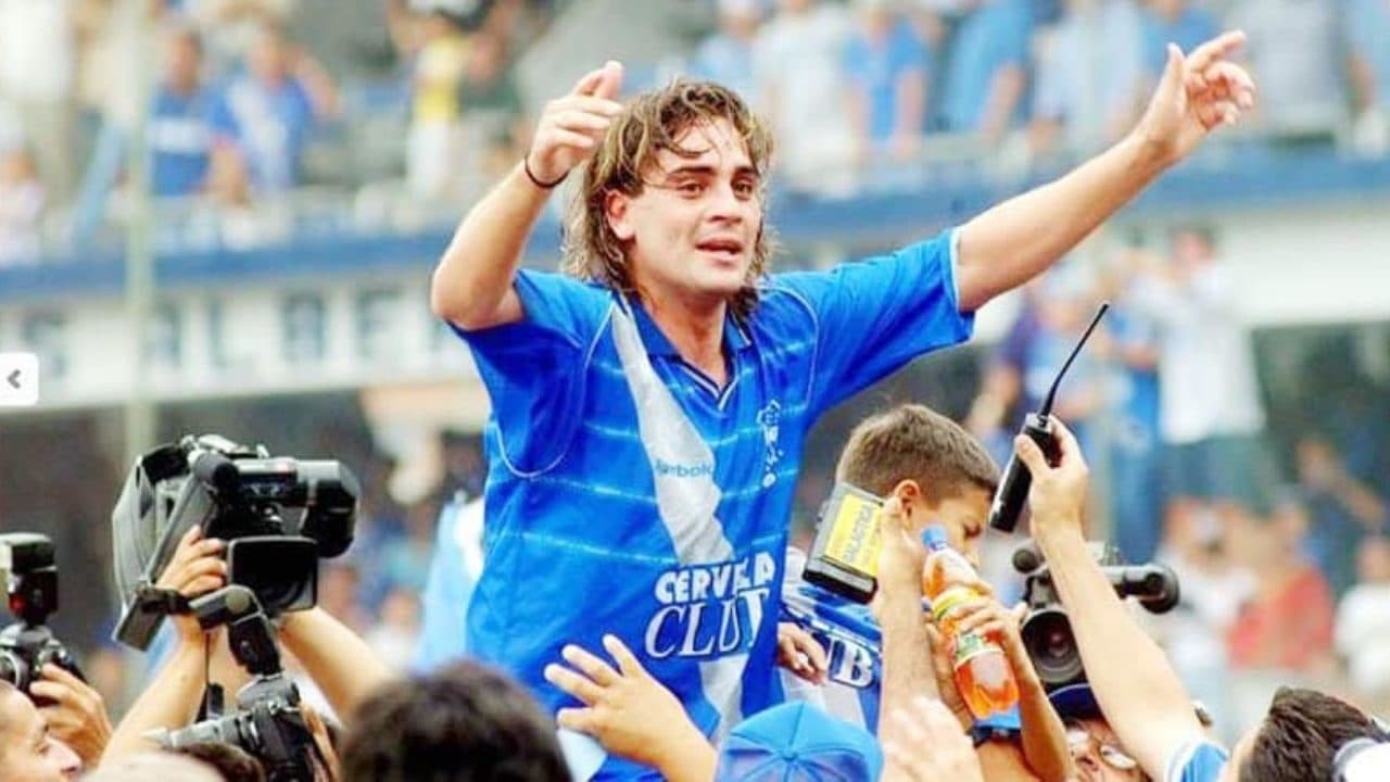 El ex delantero del bombillo, le dio con todo a los que no sudan la camiseta azul.