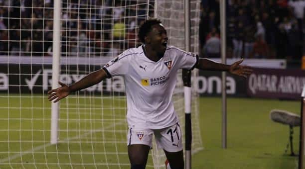 El extremo por derecha regresaría al equipo universitario