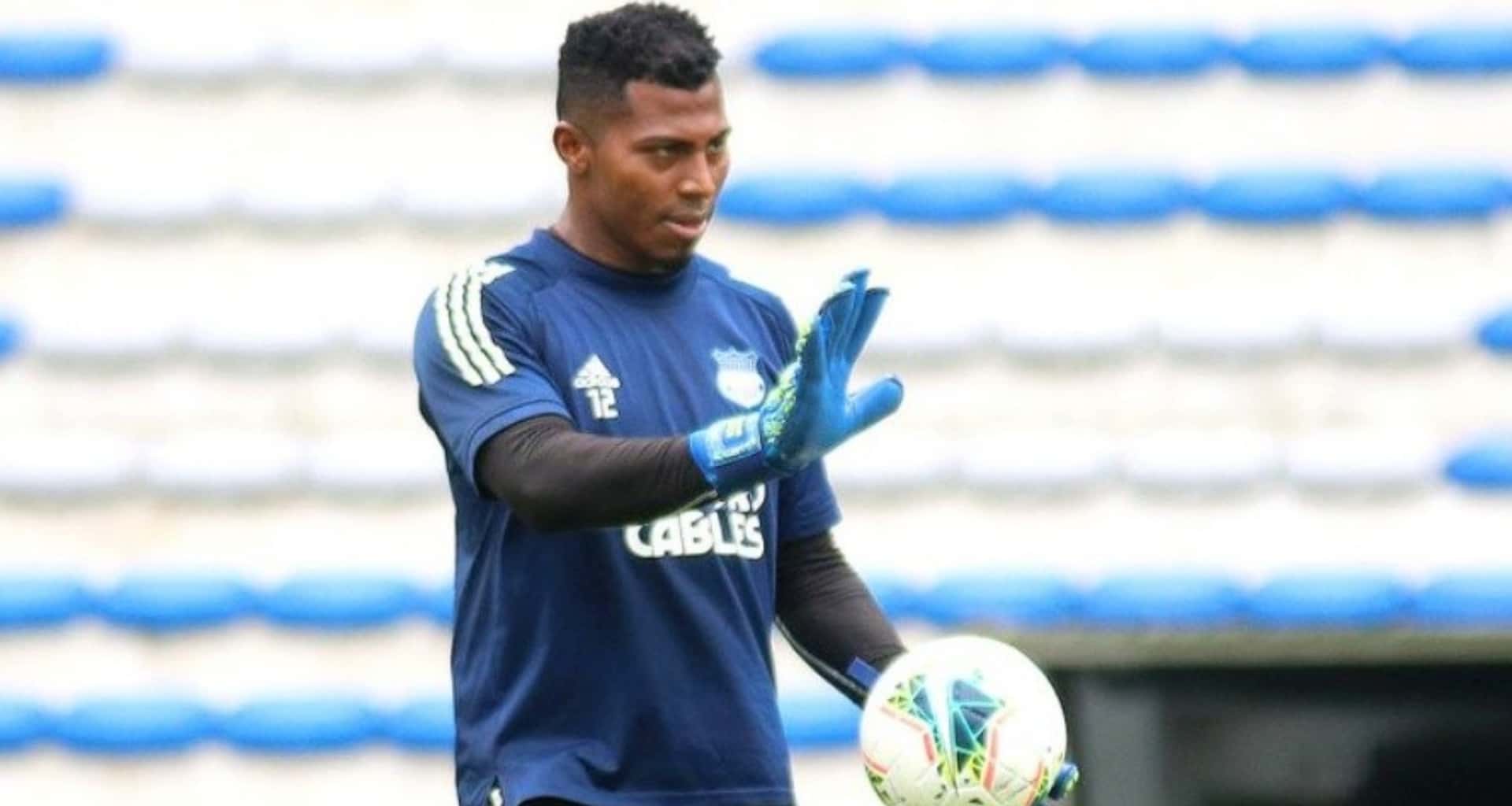 El golero del Club Sport Emelec recibió un reconocimiento de parte de la Liga Pro y espera el máximo galardón