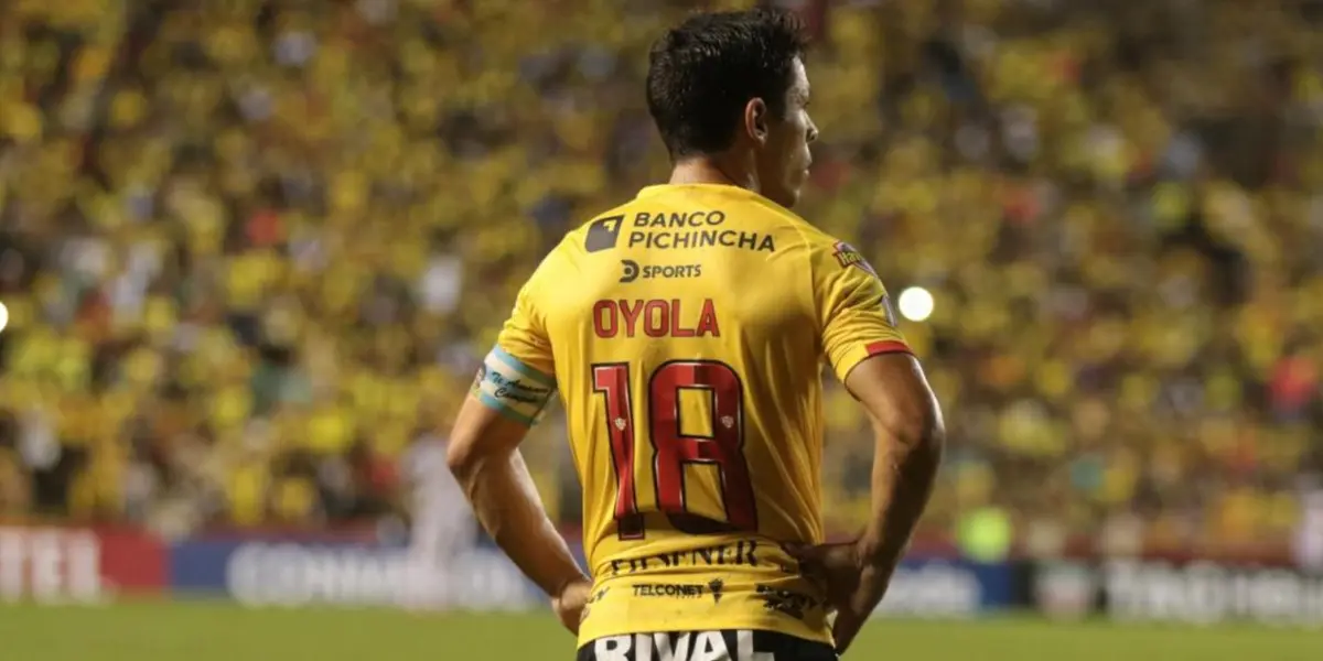 El histórico ex jugador de Barcelona SC posó con la camiseta de Guayaquil City