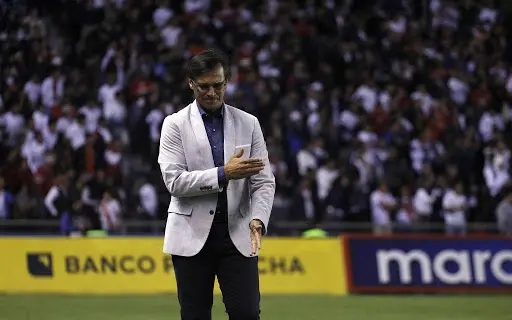 El ídolo del Ecuador busca ganar su partido y adueñarse de la punta del campeonato