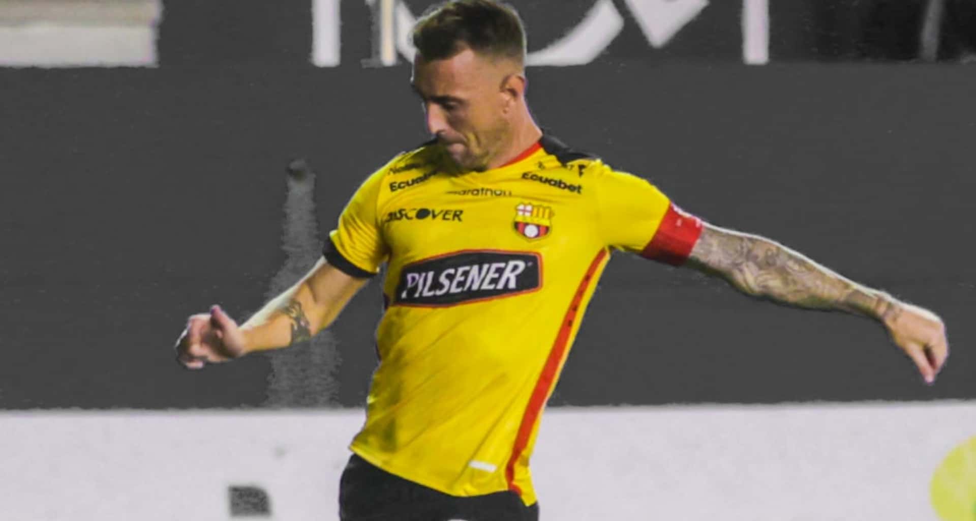 El 'Ídolo' hizo un pequeño cambio en su camiseta debido al nuevo auspiciante que entró