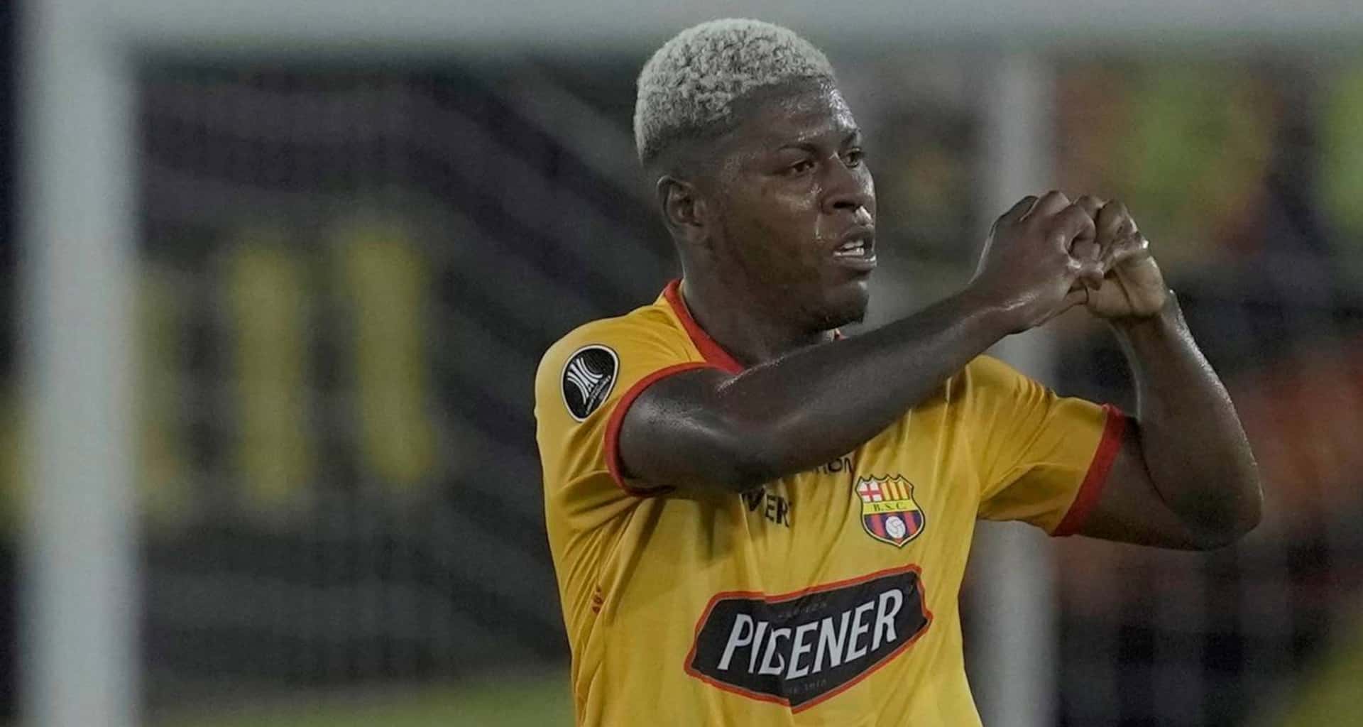 El 'ídolo' lo trajo como un fichaje estrella, pero el jugador aún está sin ritmo y se lo nota pesado