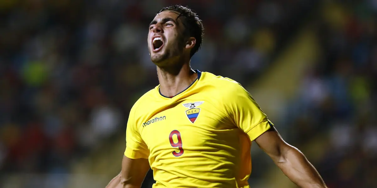 El joven delantero ecuatoriano estuvo a punto de celebrar su primer gol, pero pasó algo insólito
