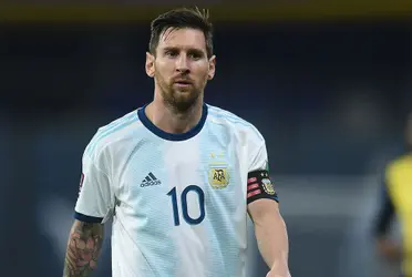 El jugador argentino aprovechó para saludar a algunos jugadores ecuatorianos