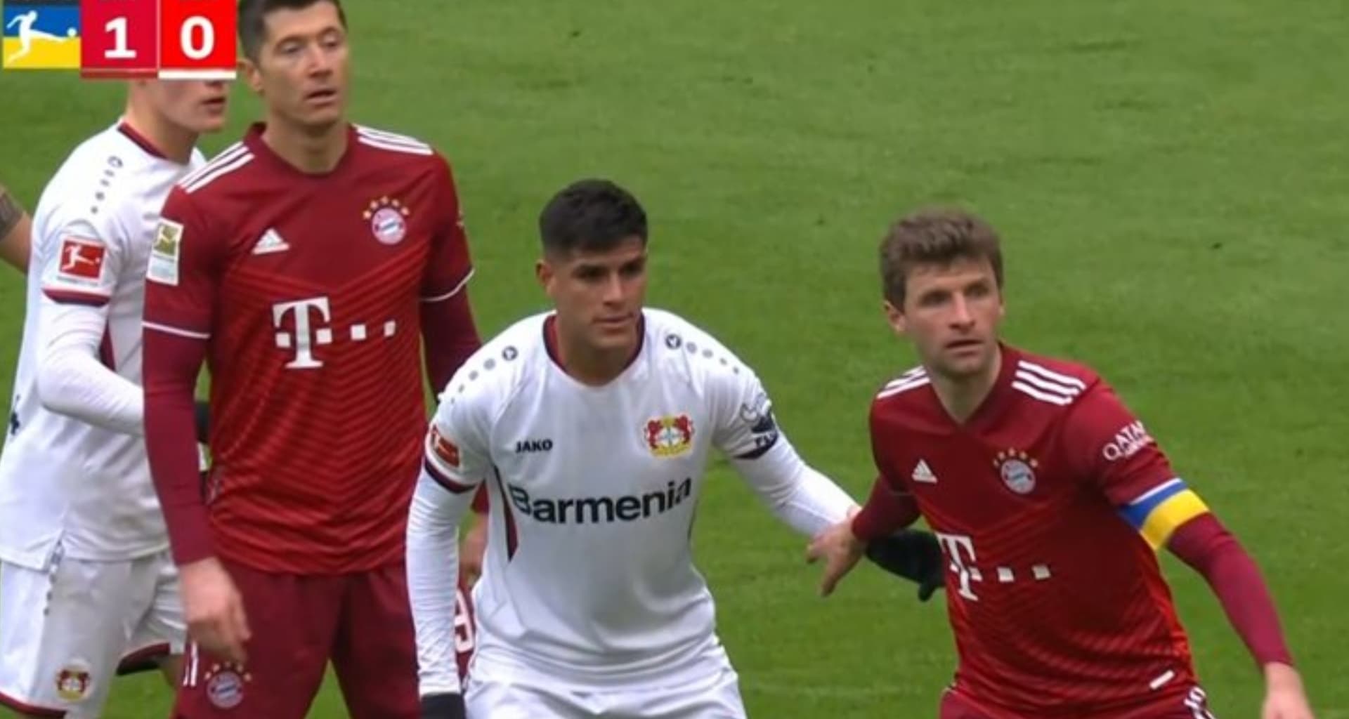 El jugador demostró que no se entiende con Piero Hincapié en la última línea