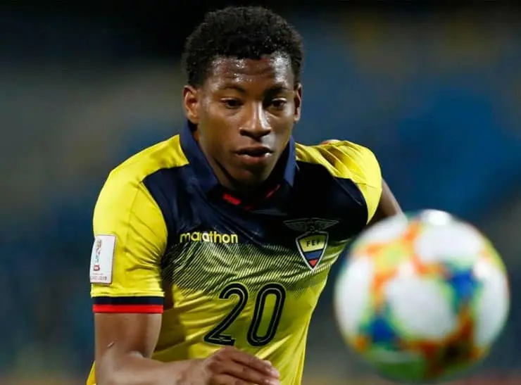 El jugador ecuatoriano dio el salto al fútbol europeo