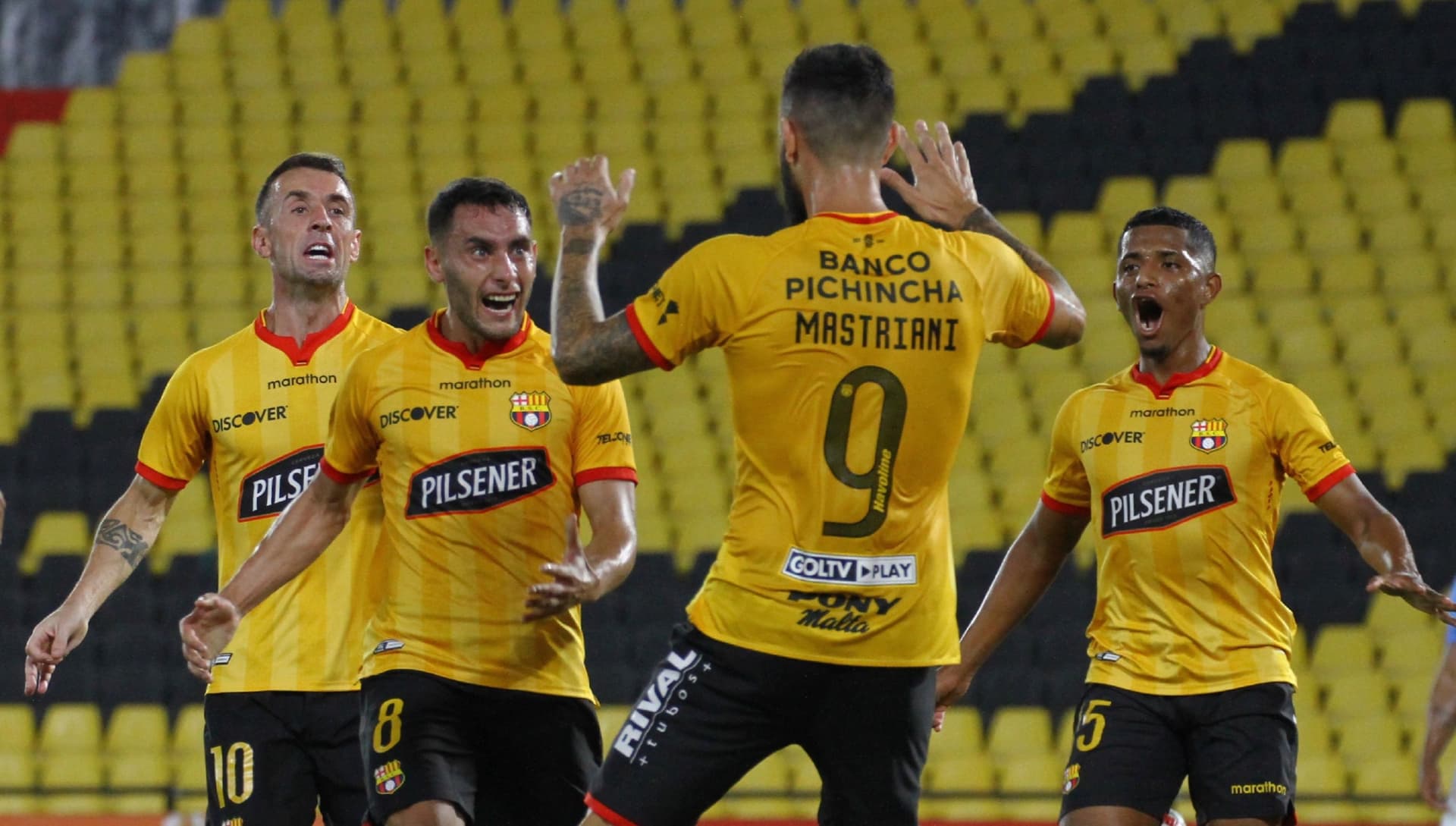 El jugador hace rato tiene propuestas del exterior, pero no lo dejan salir de Barcelona