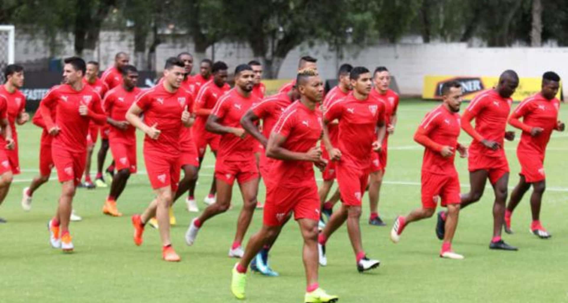 El jugador de LDU que le fue muy bien en el cotejo amistoso y pide ser titular a Luis Zubeldía