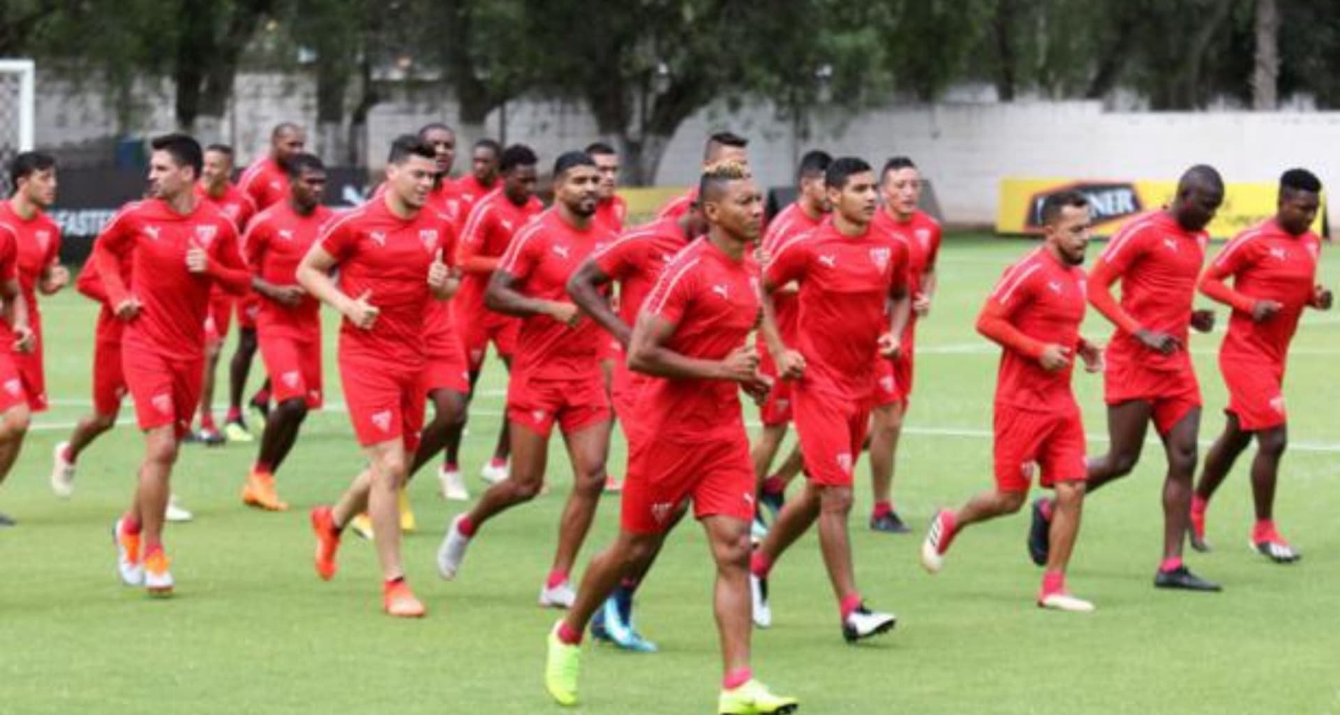 El jugador de LDU que le fue muy bien en el cotejo amistoso y pide ser titular a Luis Zubeldía